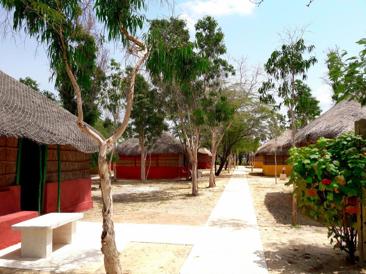 Campement Hakuna Lodge Mar Lodj Exteriör bild
